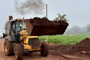 Prefeitura de Chapec&oacute; realiza manuten&ccedil;&atilde;o de estradas do interior
