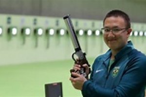 Medalhista Ol&iacute;mpico realiza oficina de tiro em Chapec&oacute;