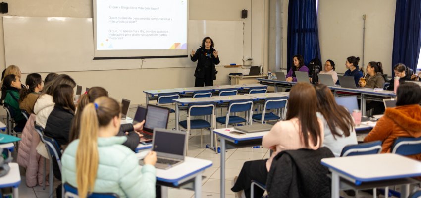 Secretaria de Educa&ccedil;&atilde;o divulga cronograma de lives, podcasts e forma&ccedil;&otilde;es