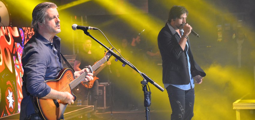 Victor & Leo agitam p&uacute;blico na EFAPI 2017