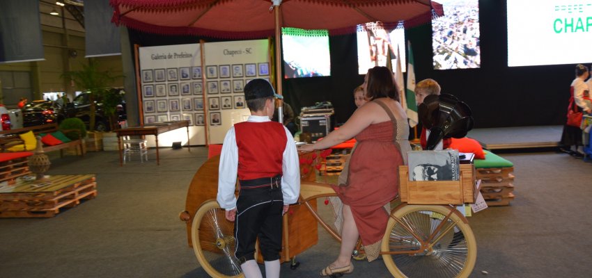 Bibliobike itinerante incentiva a leitura na EFAPI 2017