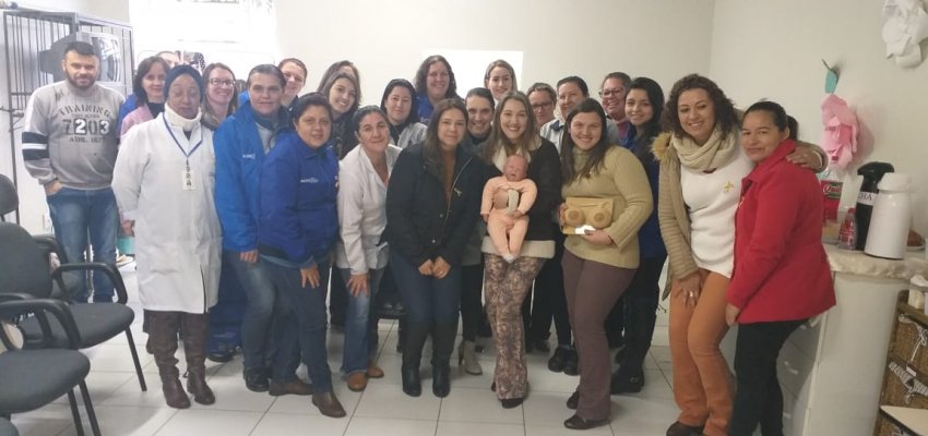 Amamentação é tema de palestra em unidade de saúde 