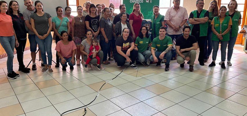 NAPA doa 500kg de ração no Natal Solidário PET