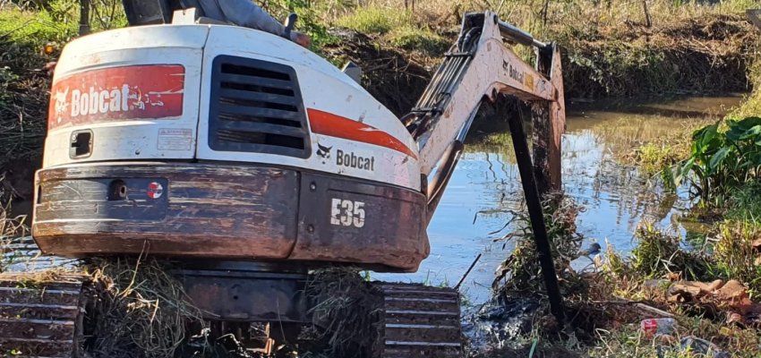 Prefeitura inicia desassoreamento de rios na &aacute;rea urbana