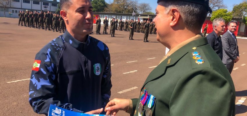 Comando da Guarda Municipal de Chapecó recebe diploma do Exército