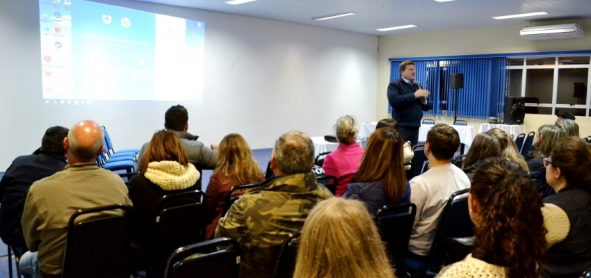 Programa Ouvindo Nosso Bairro vai para a palma da m&atilde;o