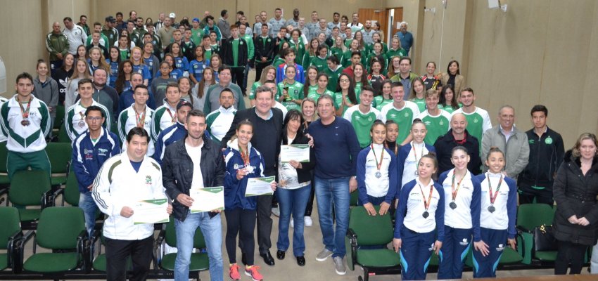 Administra&ccedil;&atilde;o homenageia participantes dos Joguinhos Abertos