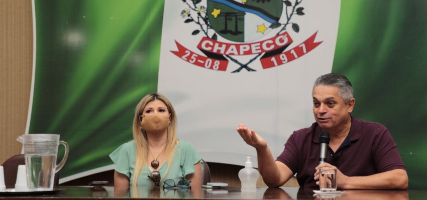 Administração reúne famílias da Leopoldo Sander, que serão realocadas