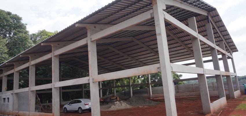 M&atilde;os &agrave; Obra: Nova quadra coberta &eacute; constru&iacute;da no bairro Efapi