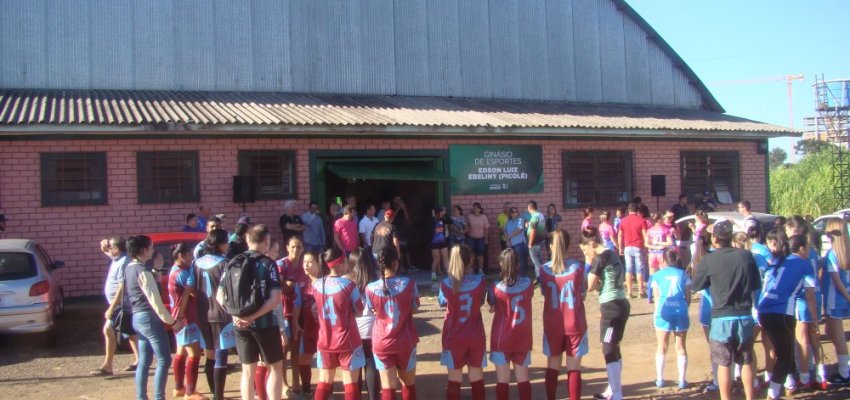 Gin&aacute;sio do bairro Passo dos Fortes &eacute; recuperado