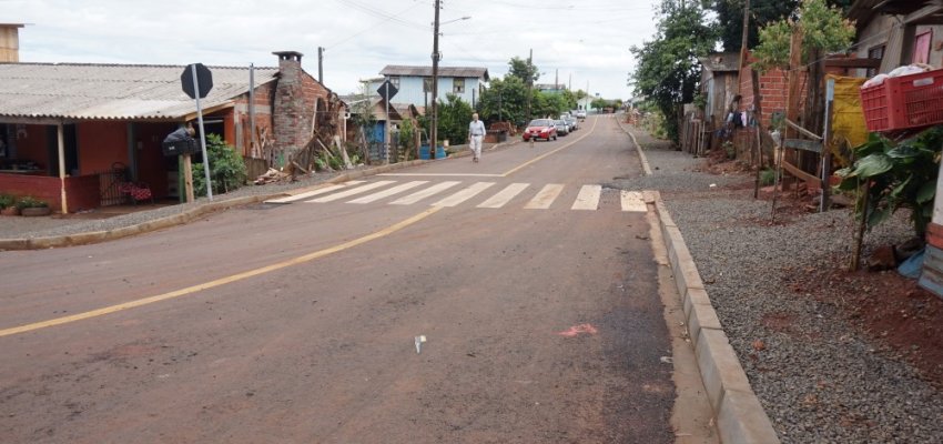 Asfalto na Vila Betinho est&aacute; 90% conclu&iacute;do