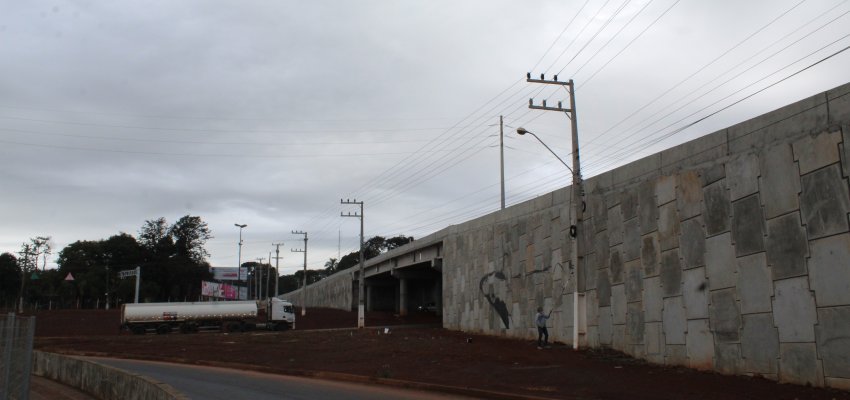 Elevado: arte urbana come&ccedil;a a ser realizada