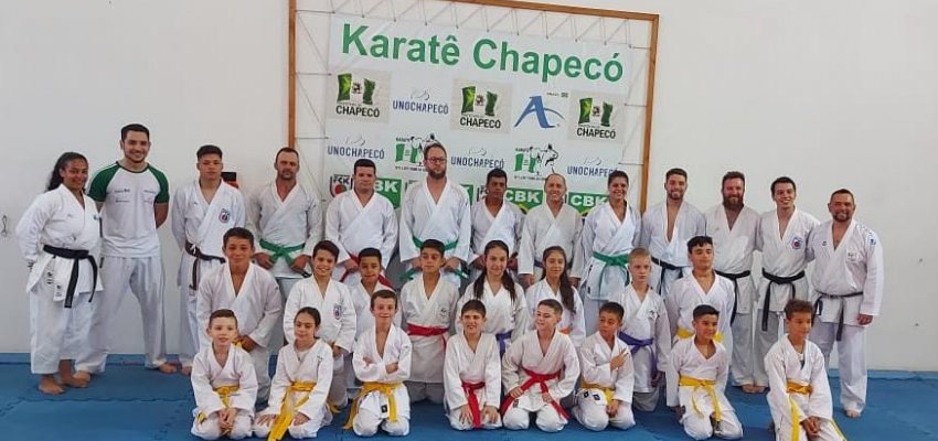 Karat&ecirc; de Chapec&oacute; realiza exame de faixa da equipe e alunos do PAF