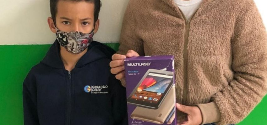 Empréstimo de tablets beneficia 294 alunos das escolas municipais