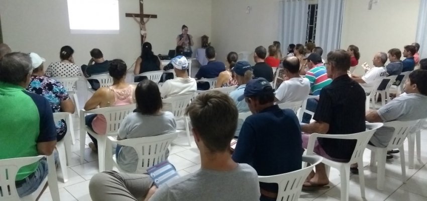 Produtores de leite participam de capacita&ccedil;&atilde;o