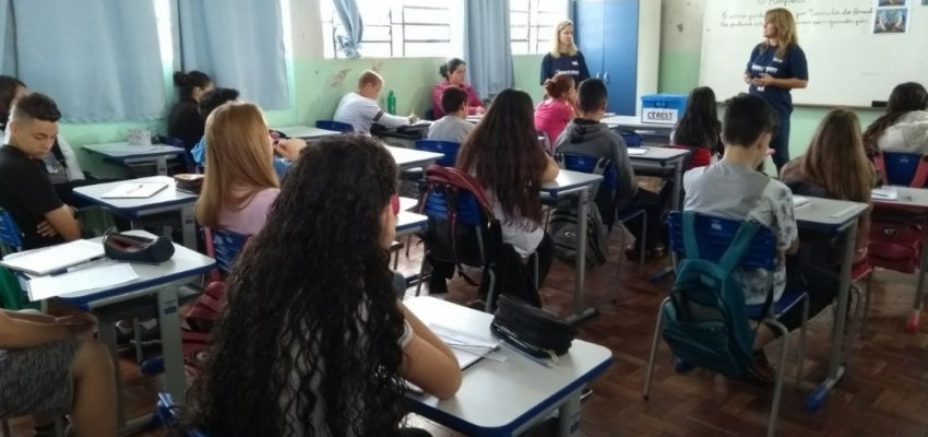 Sa&uacute;de do trabalhador foi debatida com alunos do Alvorada e Eldorado