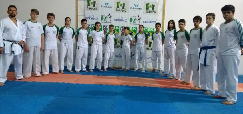 Karatecas disputam estadual em Videira
