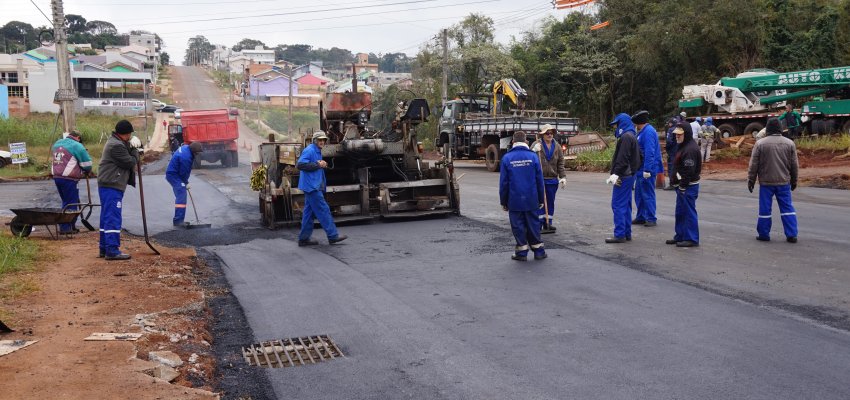 Pavimenta&ccedil;&atilde;o asf&aacute;ltica garante mais mobilidade para moradores do Bairro Efapi