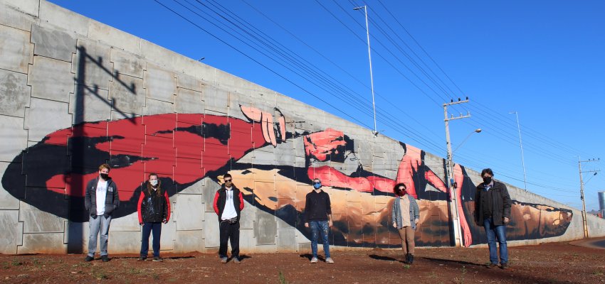 Elevado ganha vida com arte urbana de artistas