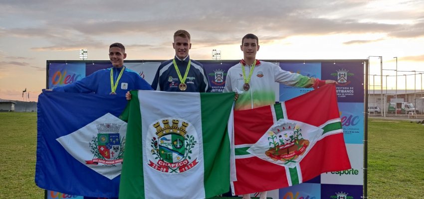 Atleta de Chapecó bate recorde nos 400m rasos da Olesc