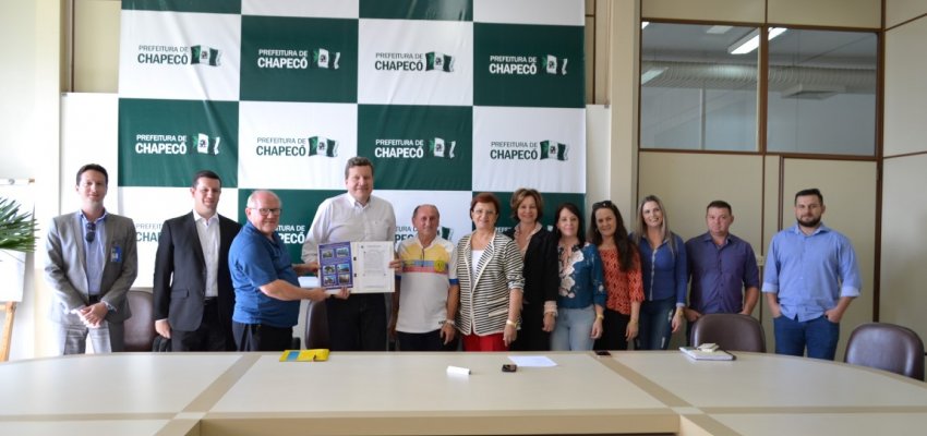 Associa&ccedil;&atilde;o doa terrenos ao Munic&iacute;pio