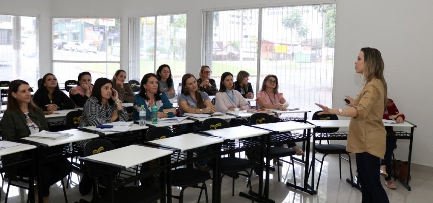 Professores de Chapecó recebem formação sobre o Projeto da Escola da Inteligência