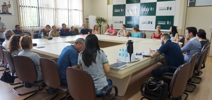 Assist&ecirc;ncia Social: Assinados projetos para a&ccedil;&otilde;es de prote&ccedil;&atilde;o &agrave; crian&ccedil;a e ao adolescente