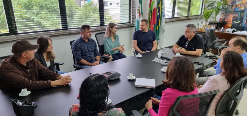 Prefeitura e AMA realizam reunião sobre atendimento