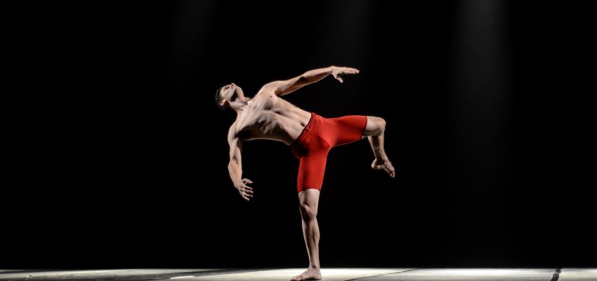 Noite de abertura do Dan&ccedil;a Chapec&oacute; lotou o Teatro Municipal