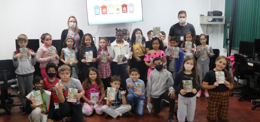 Escola Municipal tem palestra sobre higiene e reciclagem