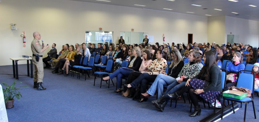 Capacitação mobiliza Rede de Atenção à Mulher 