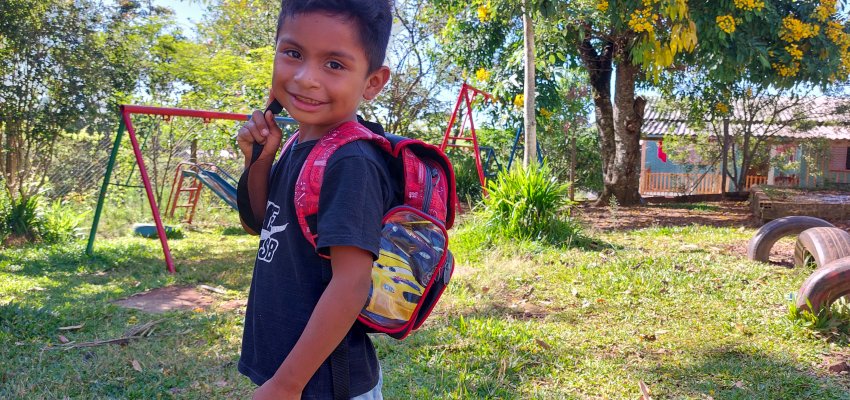 Mochilas s&atilde;o entregues &agrave;s crian&ccedil;as do CEIM S&atilde;pe ty k&oacute; si