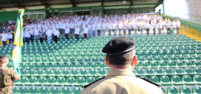 Cerim&ocirc;nia de juramento &agrave; bandeira foi realizada na Arena Cond&aacute;