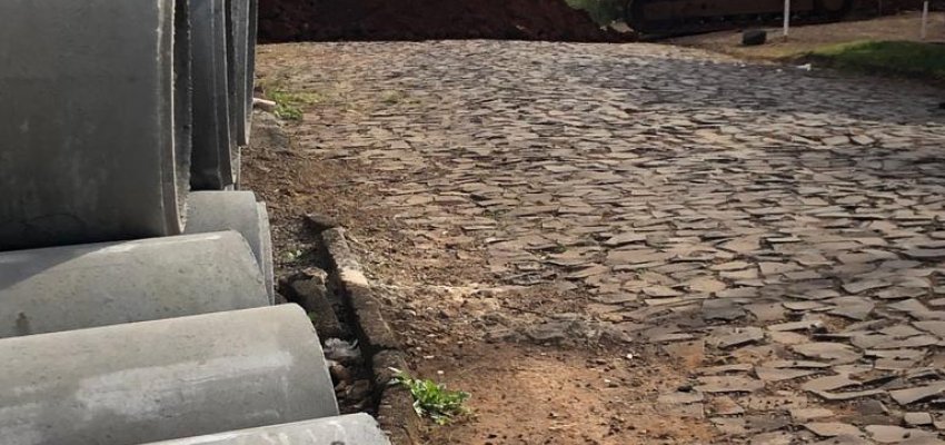 Ruas do bairro Bom Pastor recebem asfalto