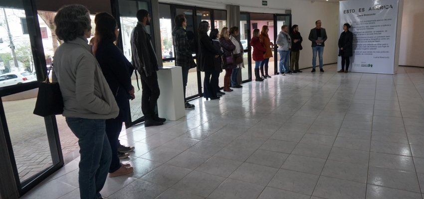 Exposição Esto es America segue até agosto na Galeria da Praça Central