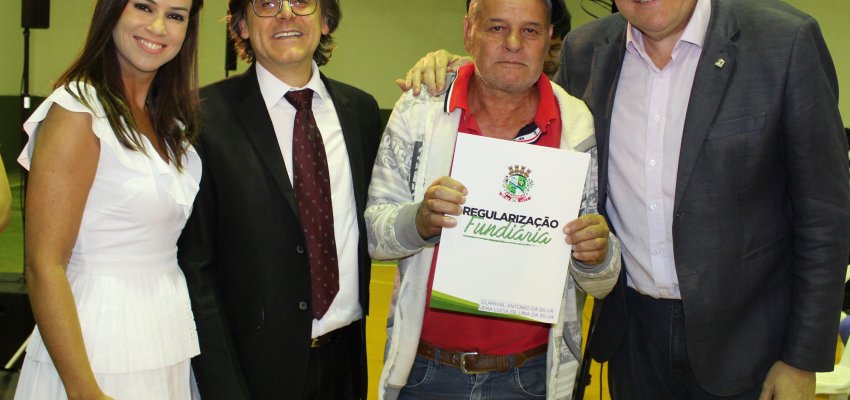 Prefeitura e TJSC entregam 465 escrituras para moradores do Bormann