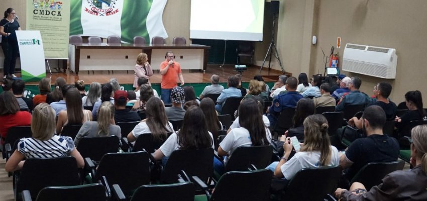 Oito entidades apresentam projetos para infância e adolescência