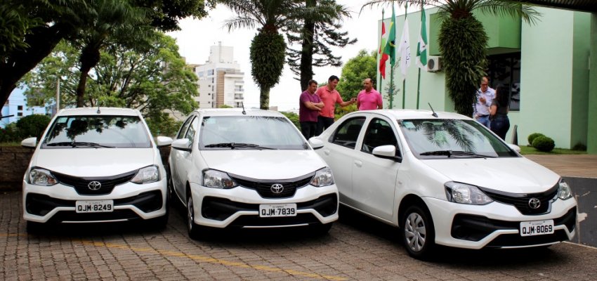  Secretaria de Sa&uacute;de recebe ve&iacute;culos novos