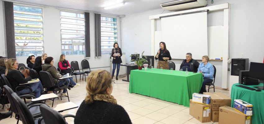 Investimento de R$ 2,4 milh&otilde;es em computadores para a Educa&ccedil;&atilde;o Municipal de Chapec&oacute;