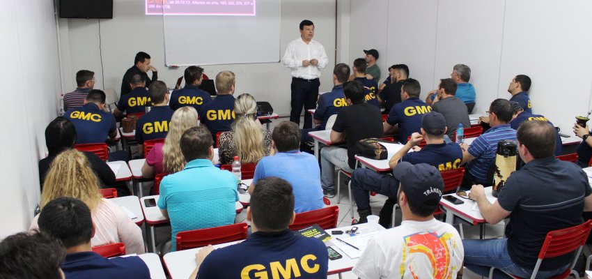 Agentes de Trânsito e Guardas Municipais são capacitados para atuar no trânsito