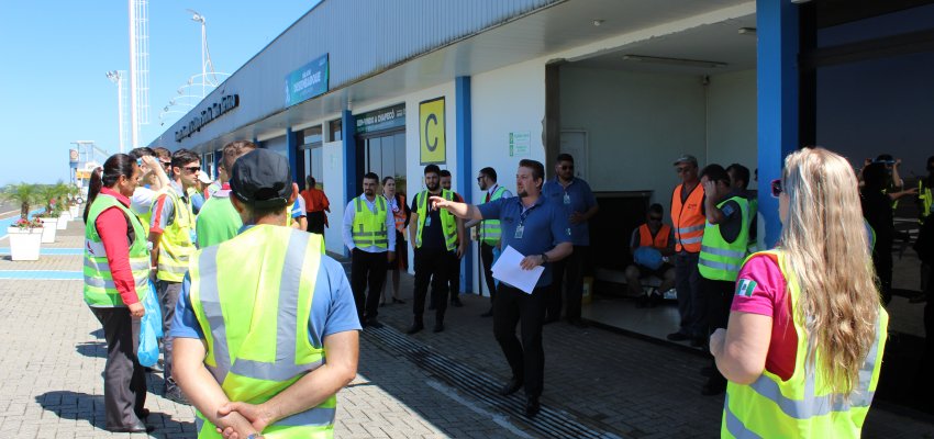 Equipes do Aeroporto realizam inspeção coletiva na pista de pousos e decolagens