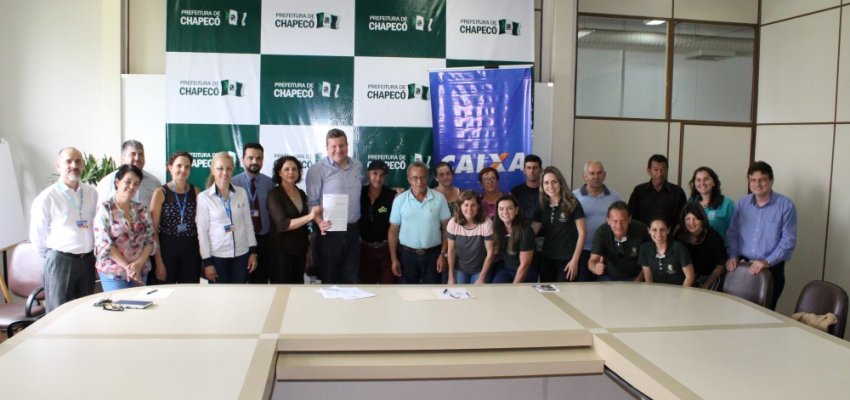 Prefeitura e Caixa Econ&ocirc;mica assinam conv&ecirc;nio para projeto social no Expoente