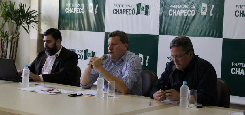 Programa Pauta Livre em cadeia de r&aacute;dios AM