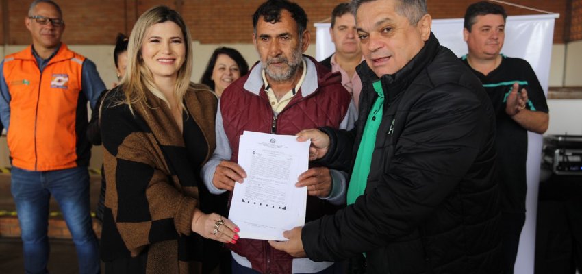 Chapec&oacute; Descentralizada entrega 99 escrituras e v&aacute;rios servi&ccedil;os no Bormann