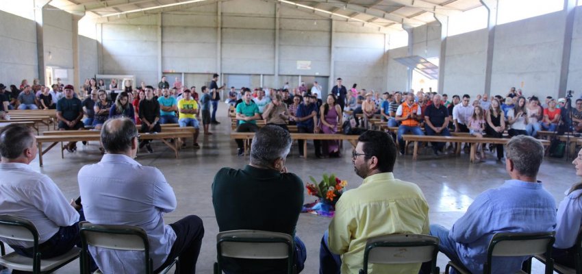Entregues 65 t&iacute;tulos de terra e anunciada rede de &aacute;gua na Baronesa da Limeira