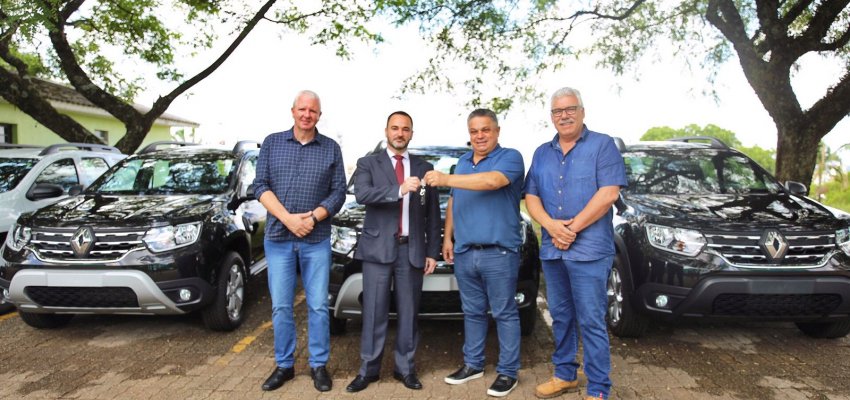 Prefeitura de Chapecó entrega veículos para a Polícia Civil