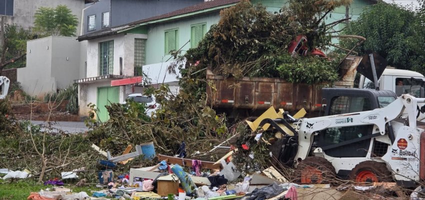 Prefeitura de Chapec&oacute; realiza limpeza pr&oacute;ximo ao CAIC