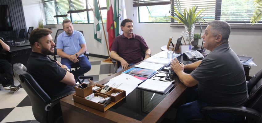 Prefeito recebe deputado federal