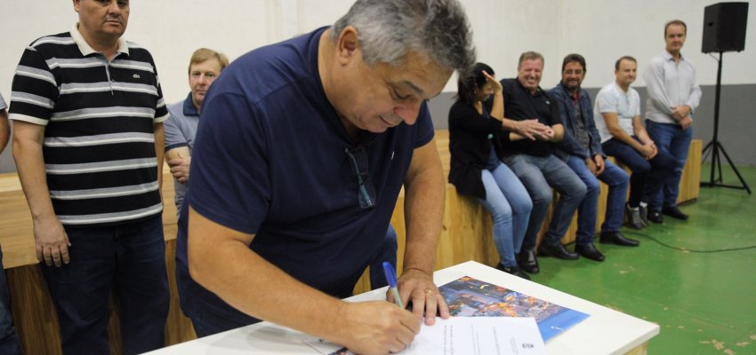 Prefeitura lan&ccedil;a licita&ccedil;&atilde;o de R$ 4,6 milh&otilde;es em pavimenta&ccedil;&atilde;o no Vila Real e projeta mais 22 trechos