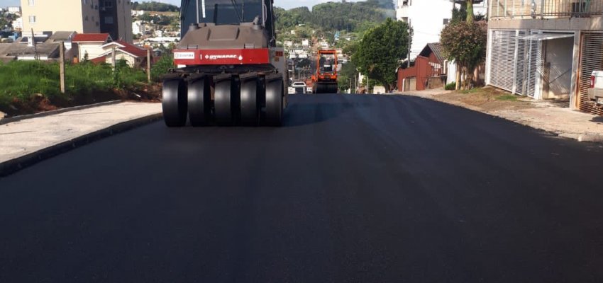 Pavimentação com usina e terceirizados chega a 20km